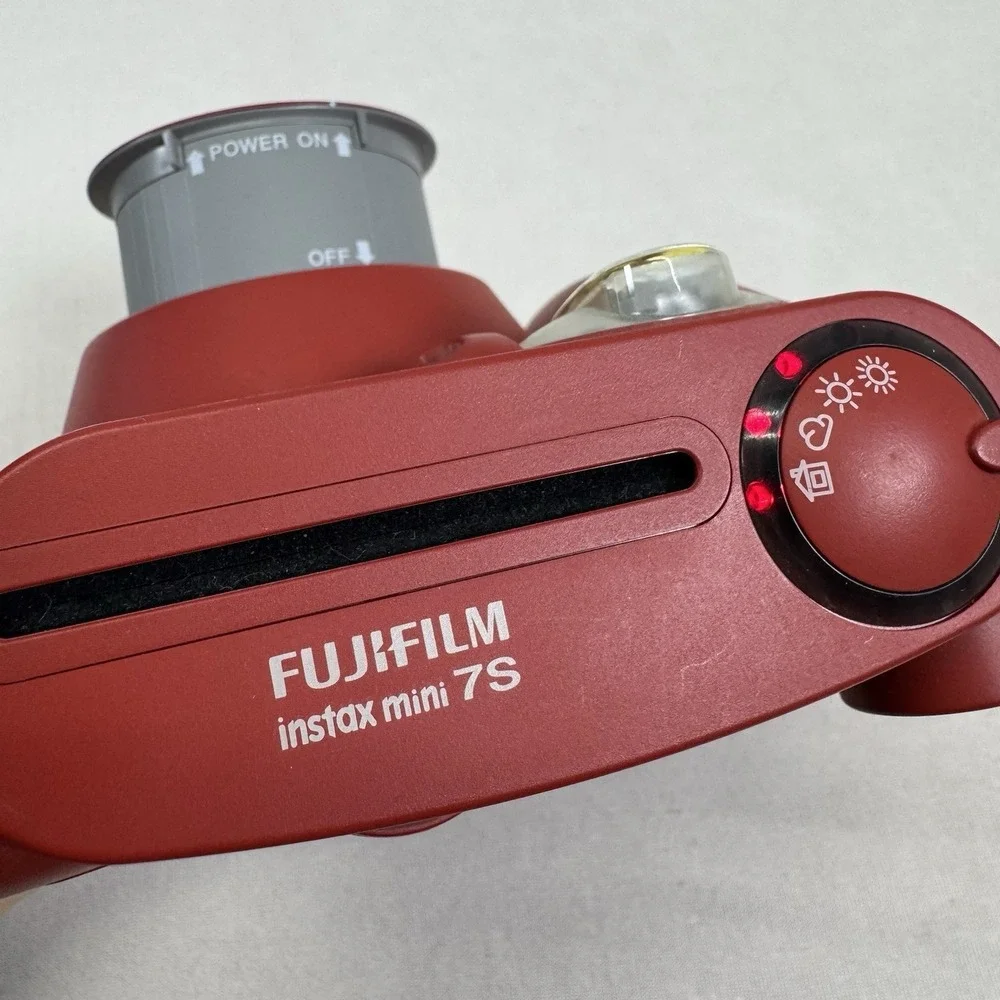 Fujifilm Instax Mini Instant Camera (RED) Untested‎ But Powers On